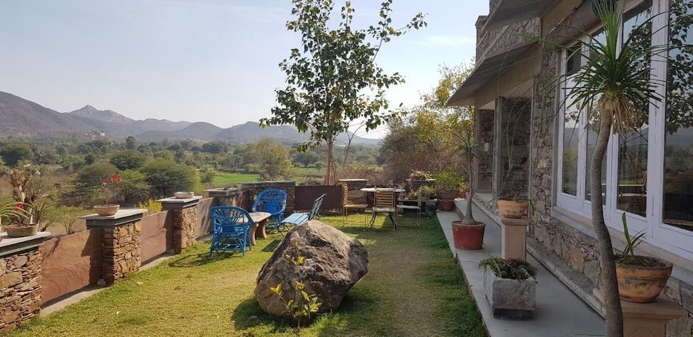 Devra Udaipur Hotel Екстериор снимка