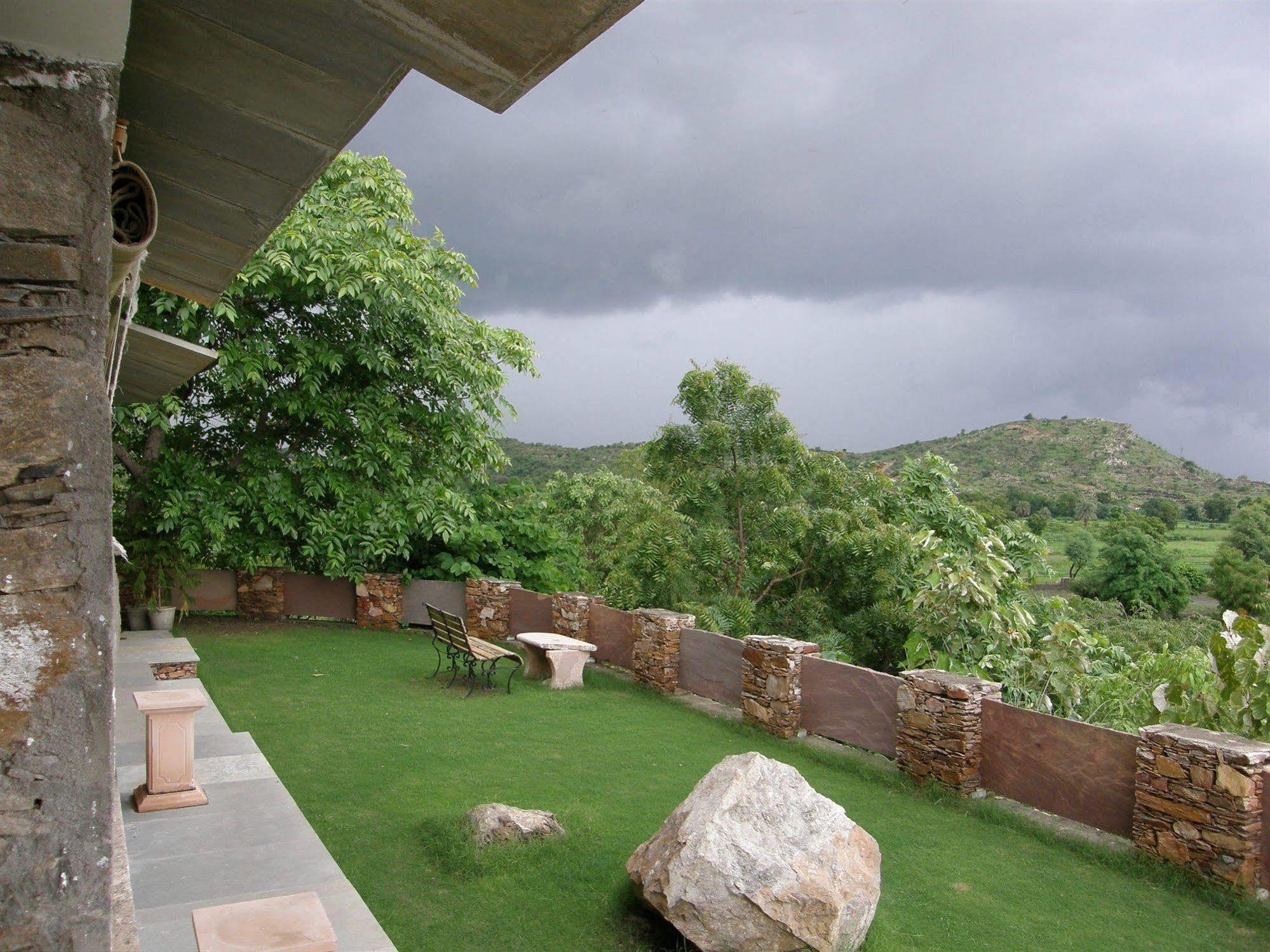 Devra Udaipur Hotel Екстериор снимка